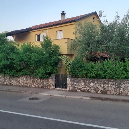 Apartmani Ljerka Malinska Exterior photo